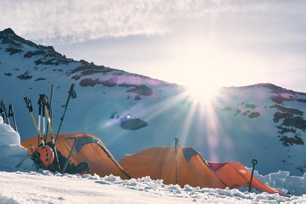 Quels équipements sont nécessaires pour un camping en région de toundra arctique?