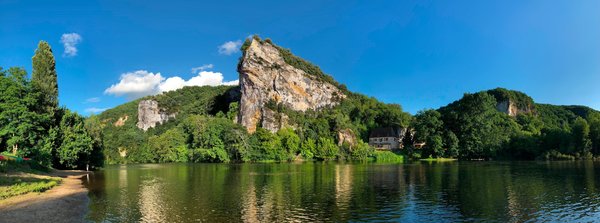 Comment organiser un séjour en Dordogne avec des ateliers de peinture et des visites de grottes préhistoriques?