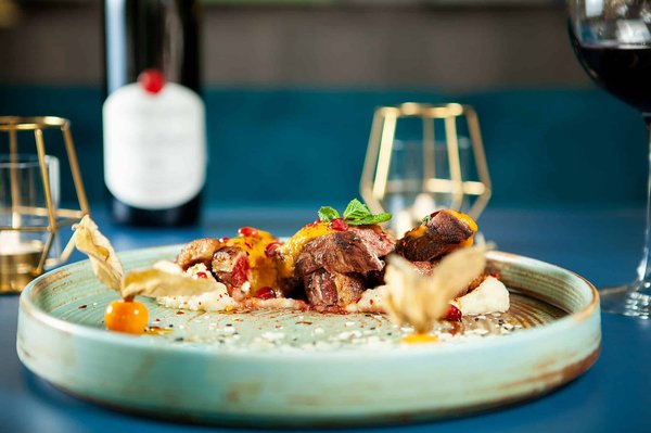 Comment découvrir les traditions culinaires de la Bretagne, France : plats typiques et restaurants recommandés ?